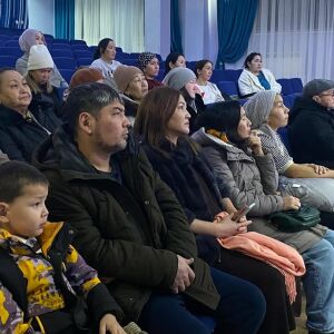 Мектебімізде жалпы ата-аналар жиналысы өткізілді.Жиында мектеп директоры Қалыбаева З.Б. 2025-202 (2)