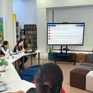 Мектебімізде бүгін педагогтерді аттестаттаудан өткізу қағидалары мен шарттары бойынша түсіндіру (2)